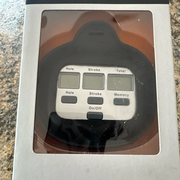 NEW Brookstone Digital Golf Scorecard (O54) - Picture 3 of 6